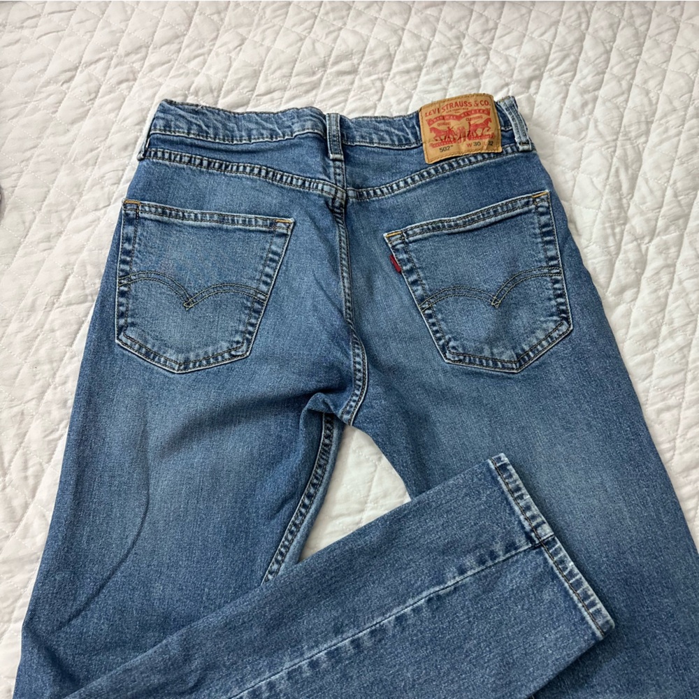 Levi’s 502 jeans